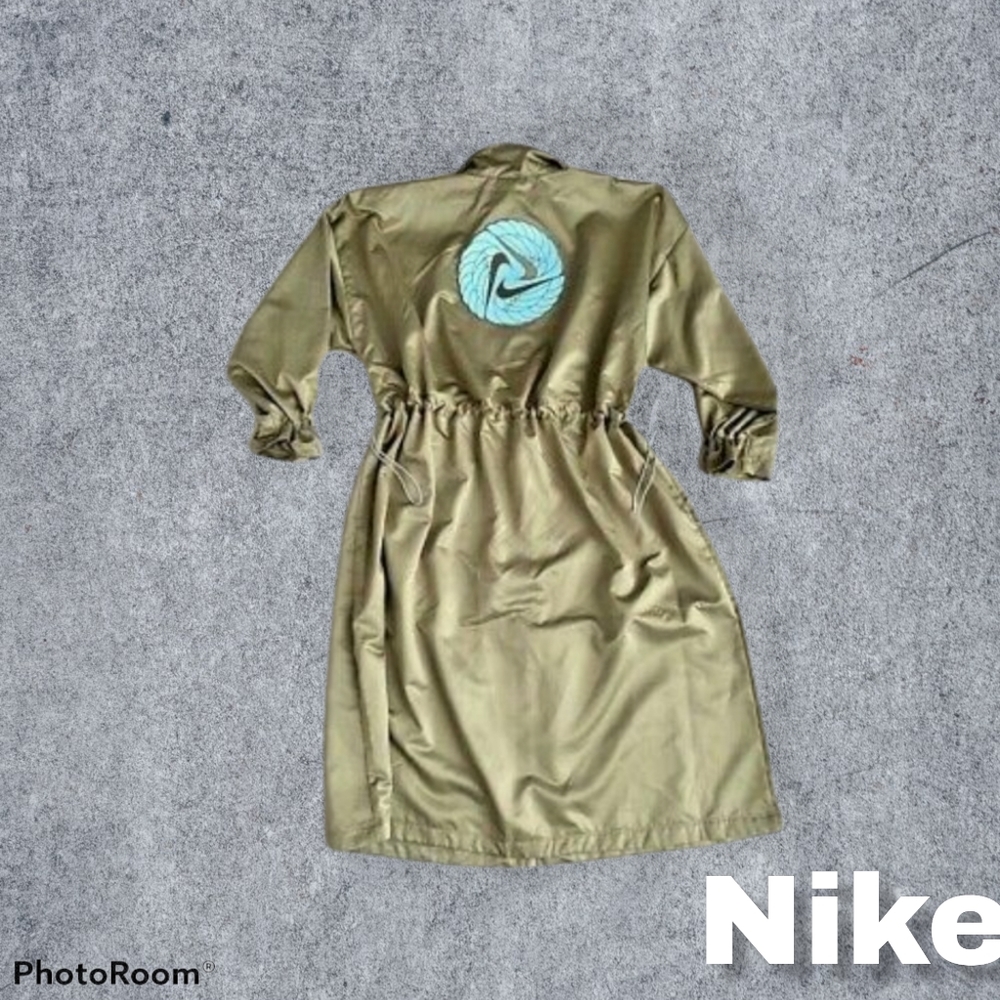 Women's Satin Long Jacket

Nike Sportswear